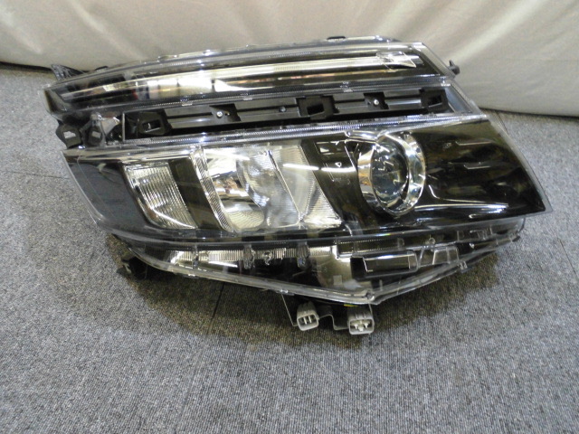 ヴォクシー ヘッドライト カー用品買取致しました。岐阜 大垣 買取専門店 高価買取 リサイ